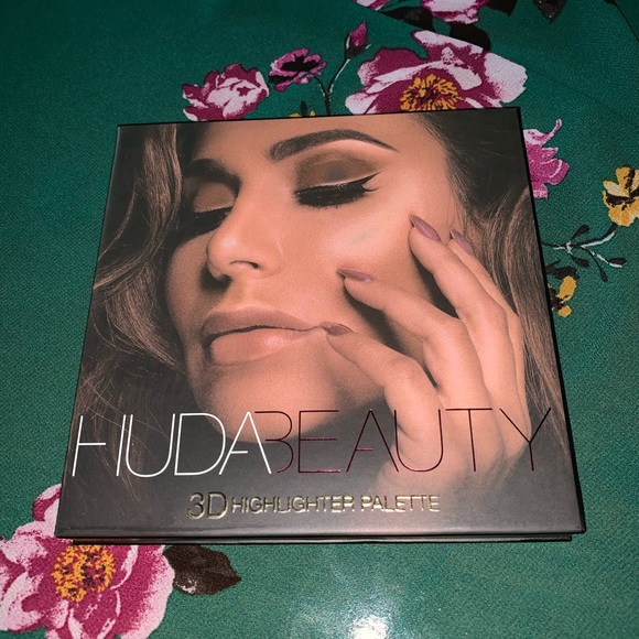 Brand New Huda Beauty 3D Highlighter Palette - Picture 3 of 4